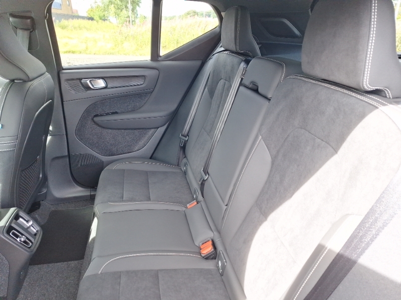 Volvo XC40 2.0 B4p Plus Black Edition Blue #6