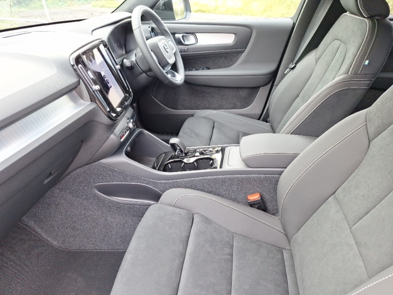 Volvo XC40 2.0 B3p Plus Pro Black Edition Blue #5