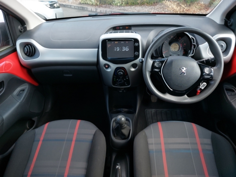 Peugeot 108 1.0 Active Red #3