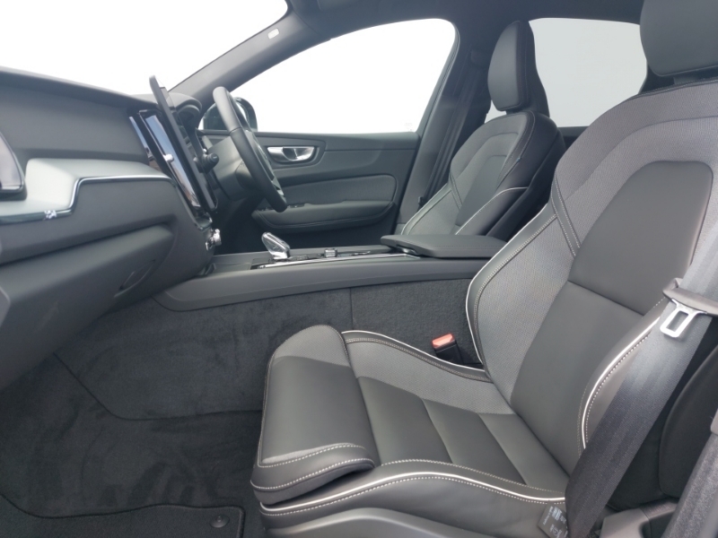 Volvo XC60 2.0 B5p Plus Black Edition Awd Geartronic Black #5