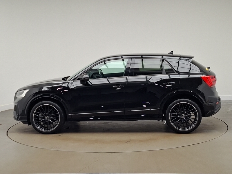 Audi Q2 30 Tfsi Black Edition Black #4