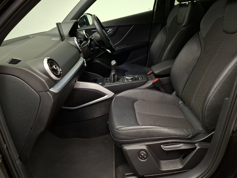 Audi Q2 30 Tfsi Black Edition Black #5