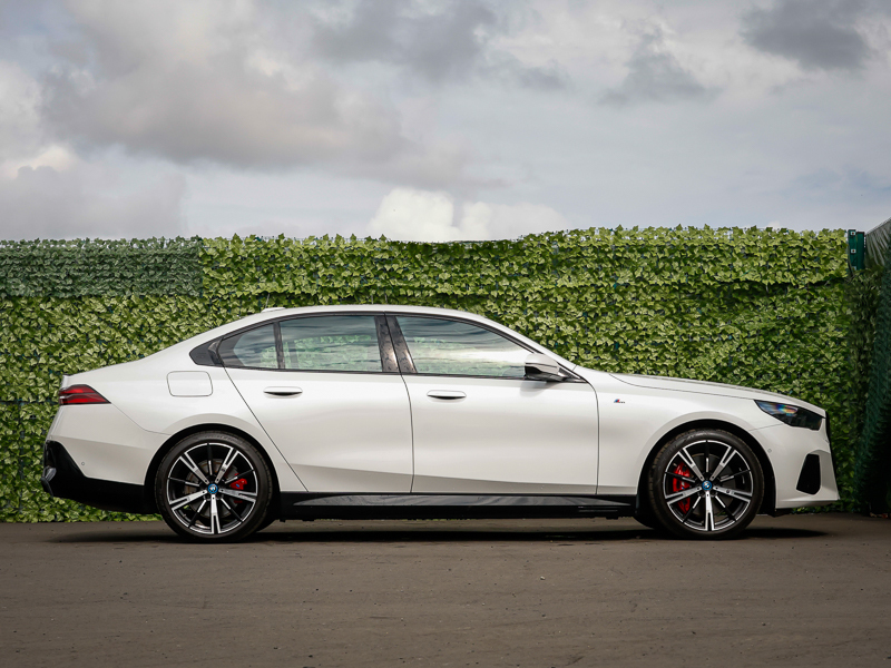 BMW i5 250Kw Edrive40 M Sport Pro 84Kwh White #3