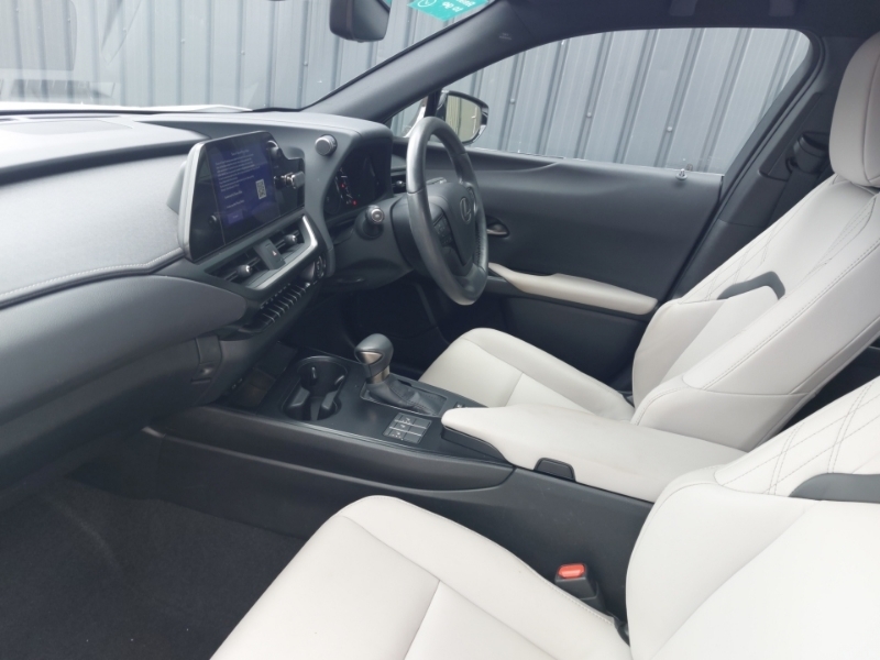 Lexus UX 250H 2.0 F-sport Design Cvt BP23KJN White #5