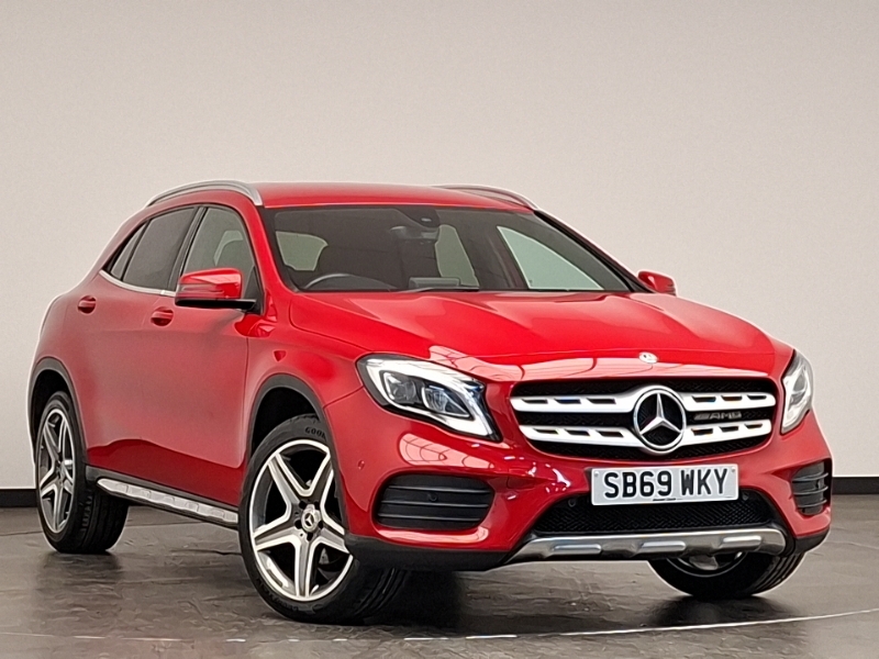 Mercedes-Benz GLA Class Gla 180 Amg Line Edition Red