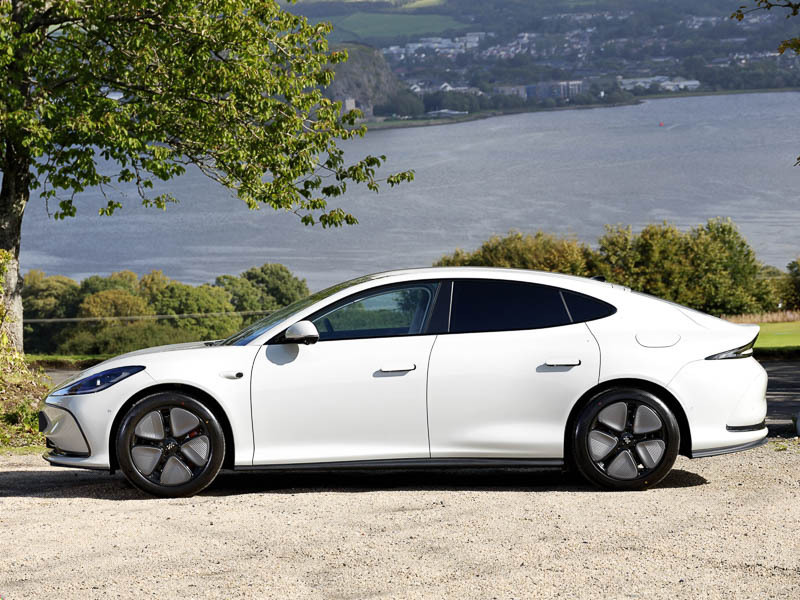 MG IM5 217Kw Standard Range 75Kwh IM5SR1 White #4