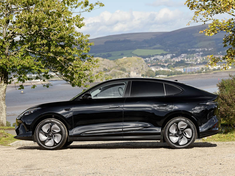 MG IM6 300Kw Long Range 100Kwh Black #4