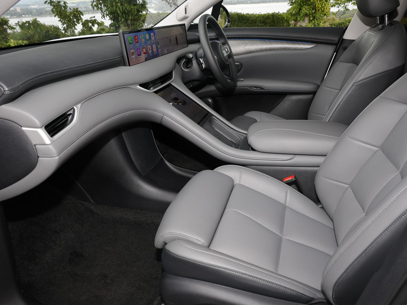 MG IM6 553Kw Launch Edition 100Kwh Awd White #5