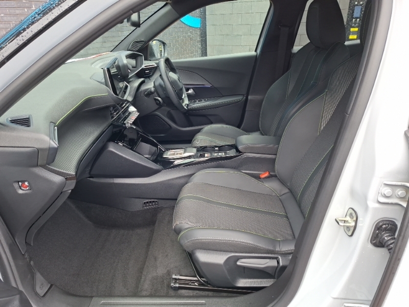 Peugeot e-2008 115Kw Gt 54Kwh White #5