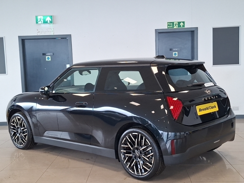 Mini Hatch 135Kw E Exclusive Level 1 41Kwh Black #2