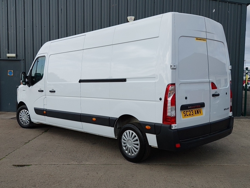 Renault Master Lm35 Blue Dci 135 Advance Medium Roof Van SC23AWV White #2
