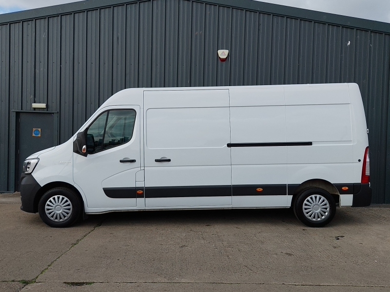 Renault Master Lm35 Blue Dci 135 Advance Medium Roof Van SC23AWV White #4