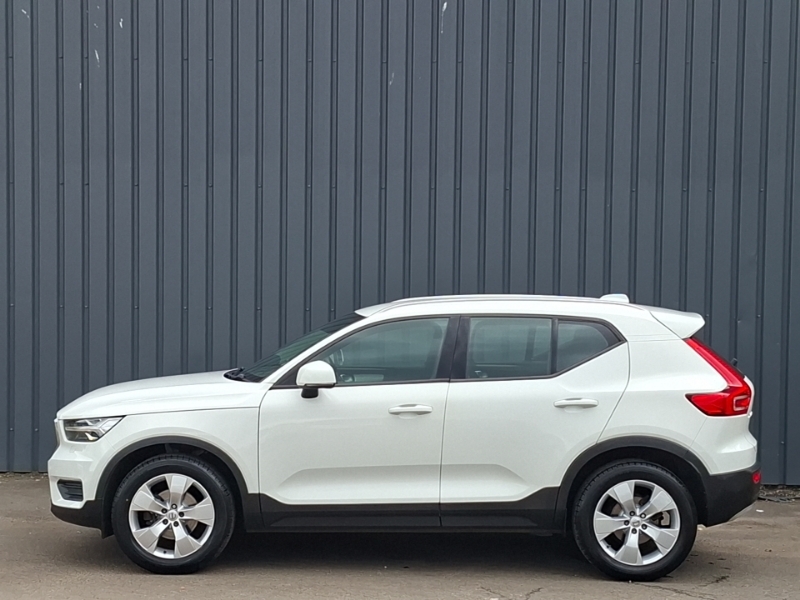 Volvo XC40 1.5 T3 163 Momentum White #4