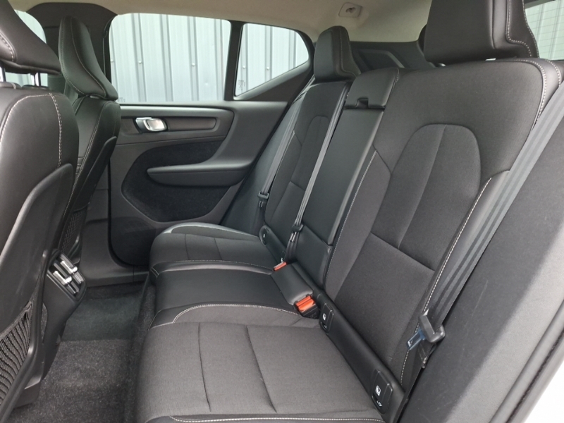 Volvo XC40 1.5 T3 163 Momentum White #6