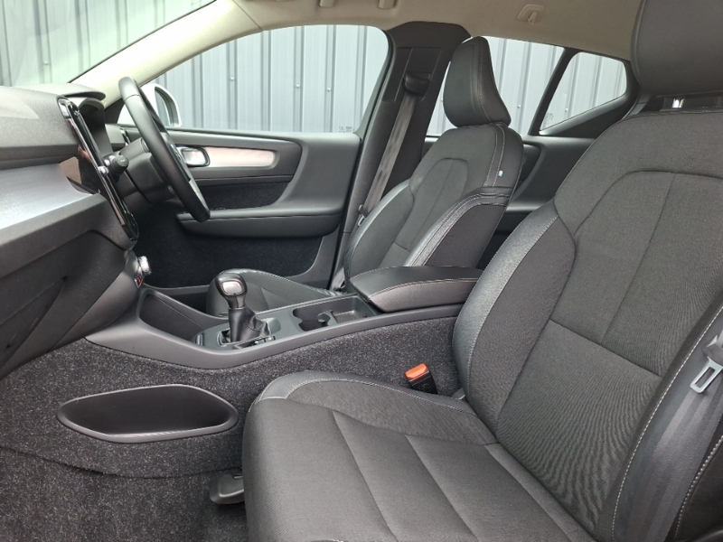 Volvo XC40 1.5 T3 163 Momentum White #5
