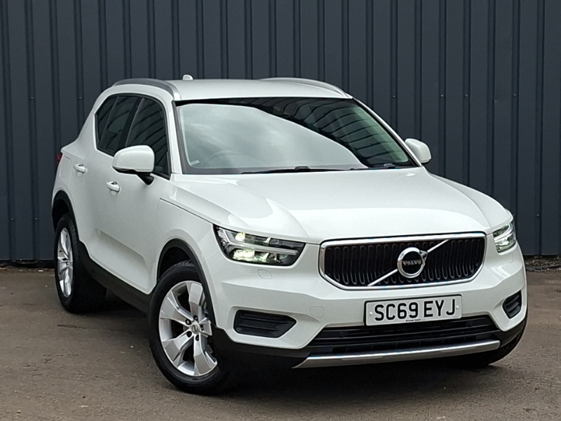 Volvo XC40 1.5 T3 163 Momentum White