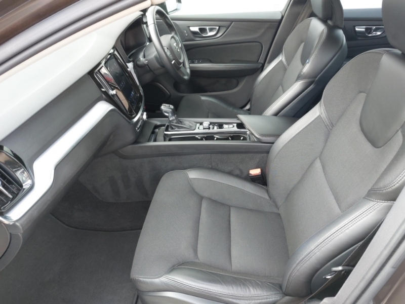 Volvo V60 2.0 T5 Momentum SW68XMG Grey #5