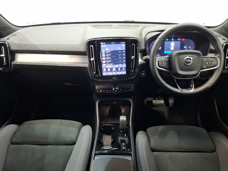 Volvo XC40 2.0 B4p Plus Black Edition Black #3