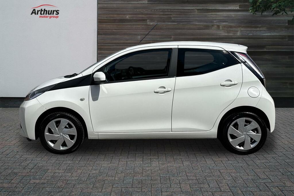 Toyota Aygo Vvt-i X-play X-shift DG18WSO White #6