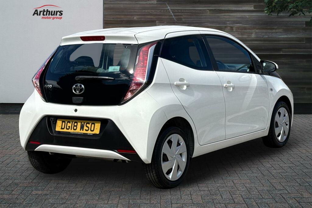 Toyota Aygo Vvt-i X-play X-shift DG18WSO White #3