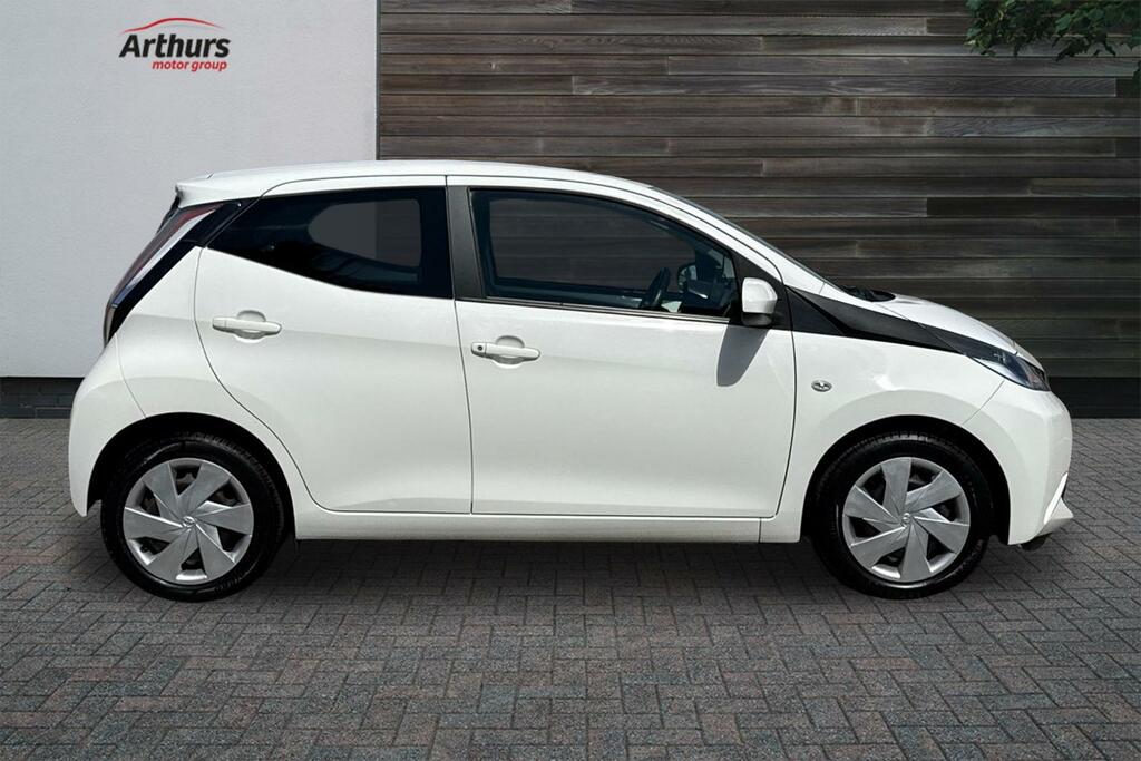 Toyota Aygo Vvt-i X-play X-shift DG18WSO White #2