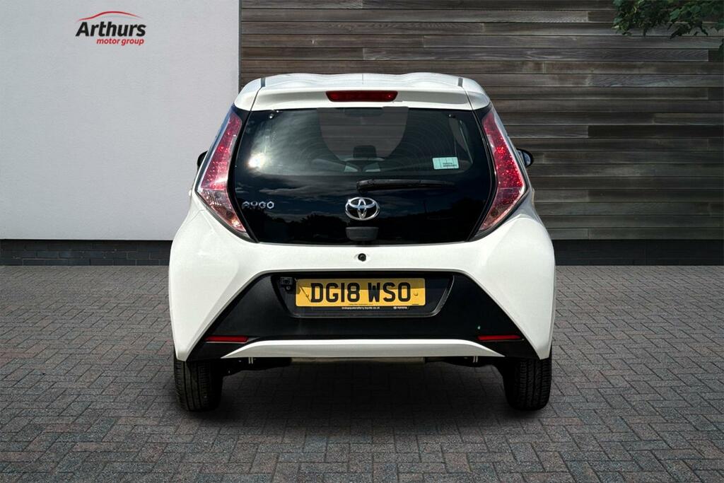Toyota Aygo Vvt-i X-play X-shift DG18WSO White #4