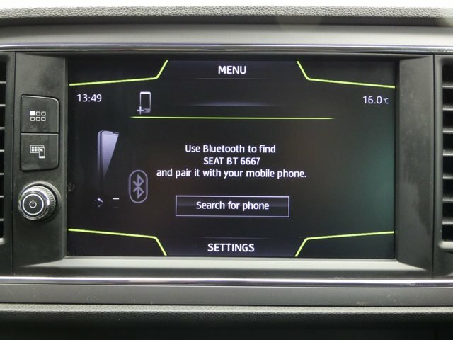 Seat Leon 2017 1.2 Tsi Se Dynamic Technology 110 Ss White #4