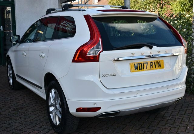 Volvo XC60 2017 2.4 D4 Se Lux Nav Awd 187 Bhp Eu White #4