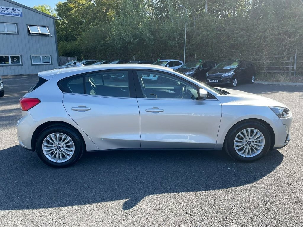 Ford Focus 1L Titanium Edition Silver #2