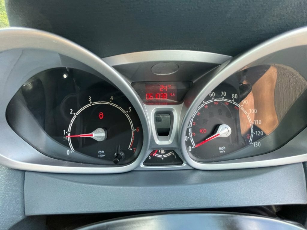 Ford Fiesta 1.6 Fiesta Titanium 120 Grey #19