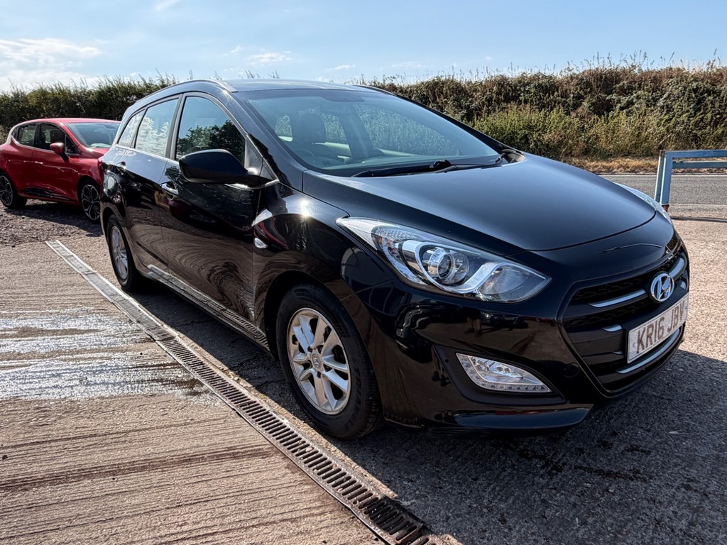 Hyundai I30 1.6 Crdi Blue Drive Se 11 Service Stamps, 20 Black #4