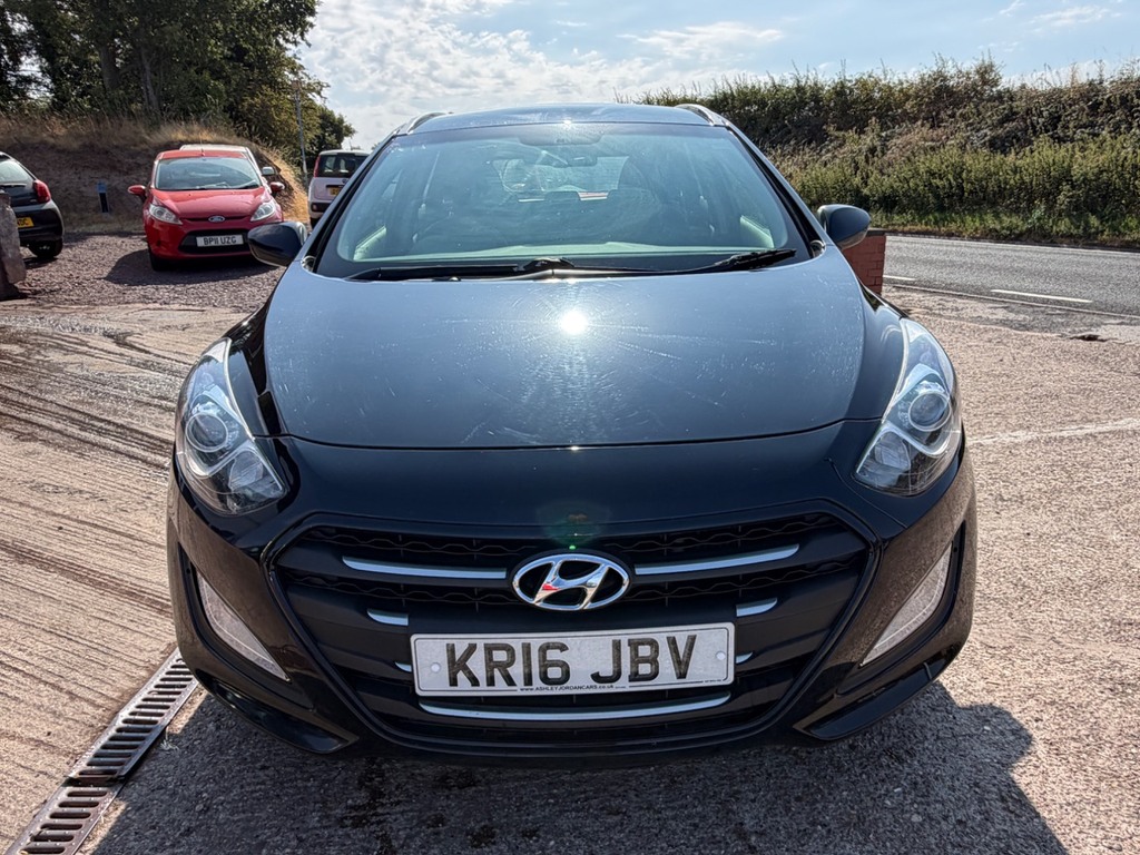 Hyundai I30 1.6 Crdi Blue Drive Se 11 Service Stamps, 20 Black