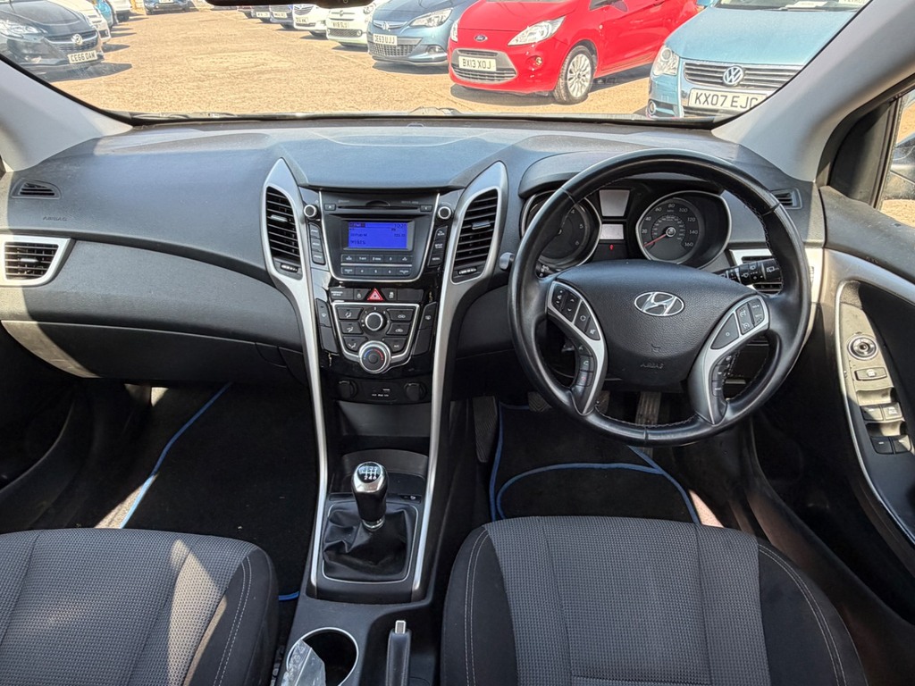 Hyundai I30 1.6 Crdi Blue Drive Se 11 Service Stamps, 20 Black #5