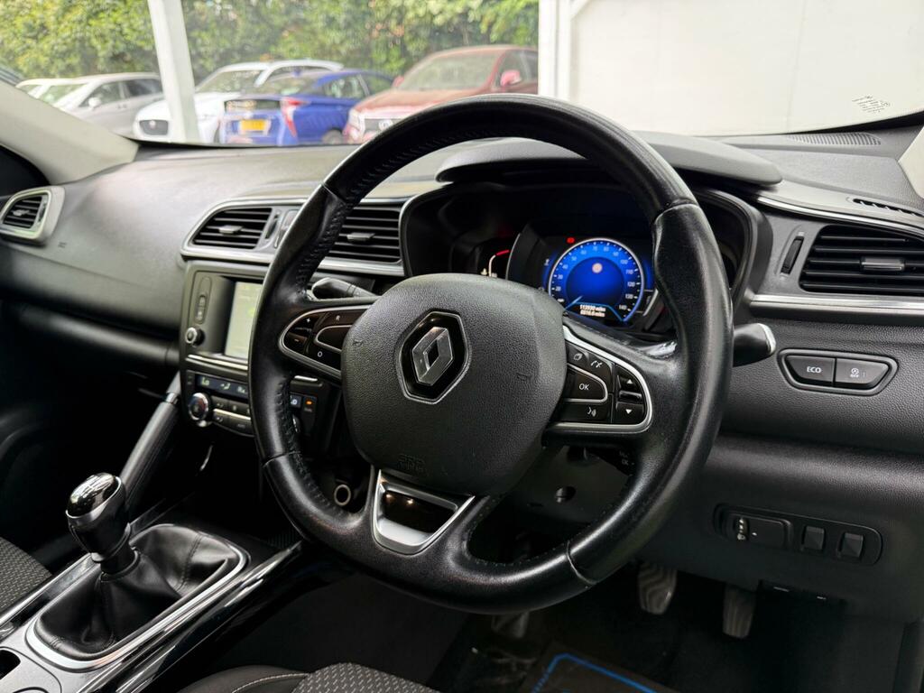 Renault Kadjar 1.5 Signature Nav Dci 5 Seat Family Suv Wit White #16