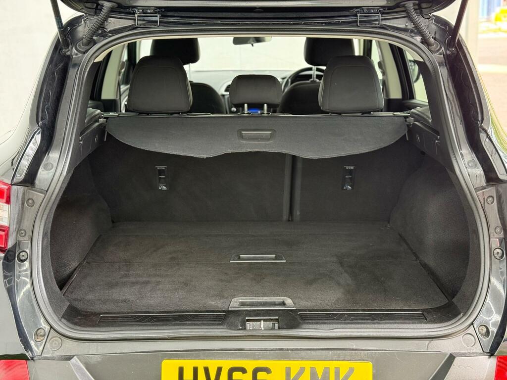 Renault Kadjar 1.5 Signature Nav Dci 5 Seat Family Suv Wit White #8