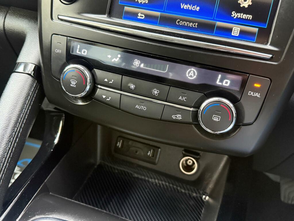 Renault Kadjar 1.5 Signature Nav Dci 5 Seat Family Suv Wit White #51