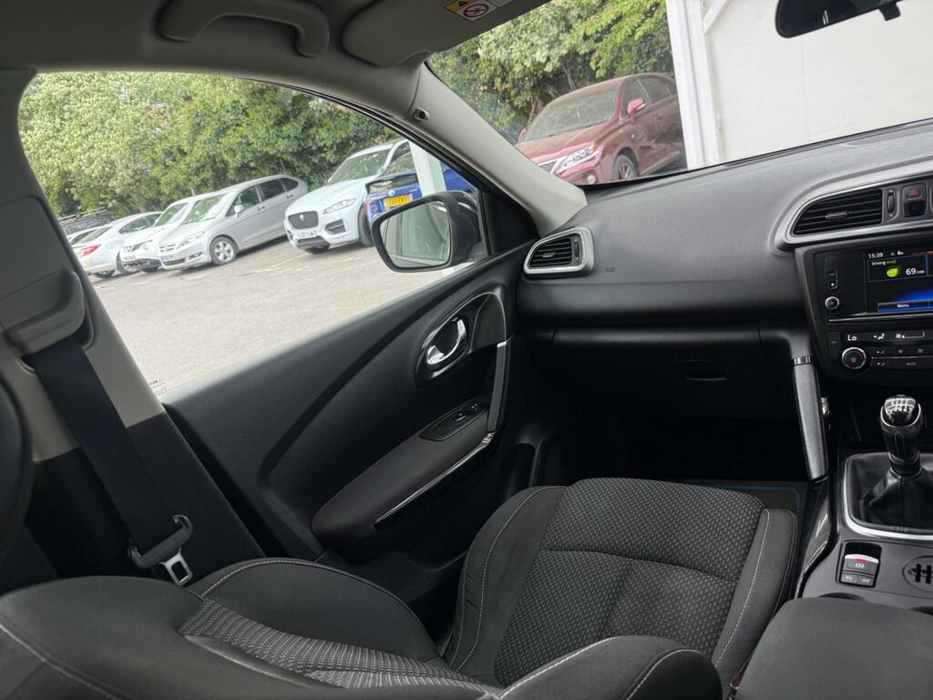 Renault Kadjar 1.5 Signature Nav Dci 5 Seat Family Suv Wit White #36