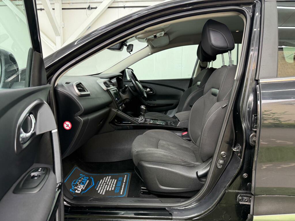 Renault Kadjar 1.5 Signature Nav Dci 5 Seat Family Suv Wit White #26