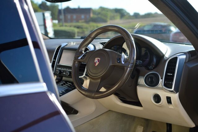 Porsche Cayenne 245 Tiptronic S Pan Roof, 20Alloys, #2