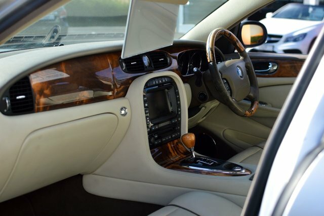 Jaguar XJ Xj8 Sovereign Saloon Silver #6