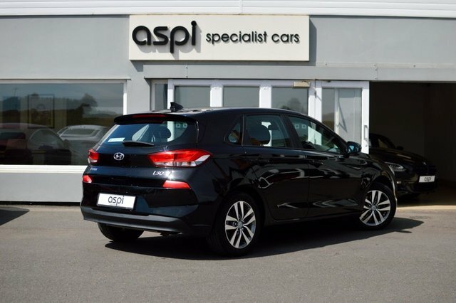 Hyundai I30 Fastback 1.4 T-gdi 140 Se Nv Dct Black #7