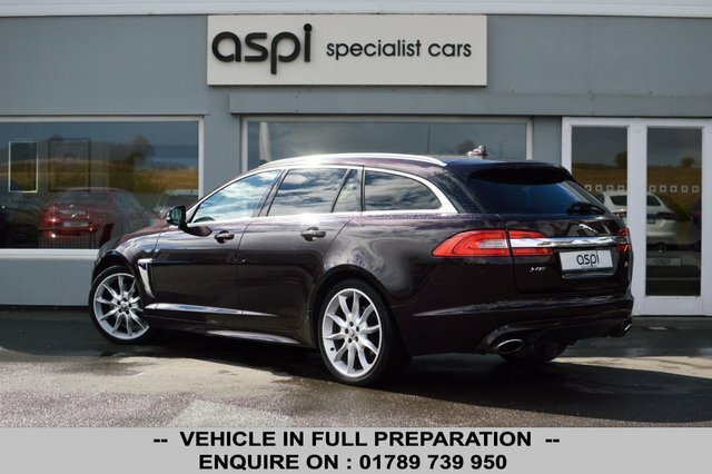 Jaguar XF 3.0 V6 Portfolio Sportbrake Red #2