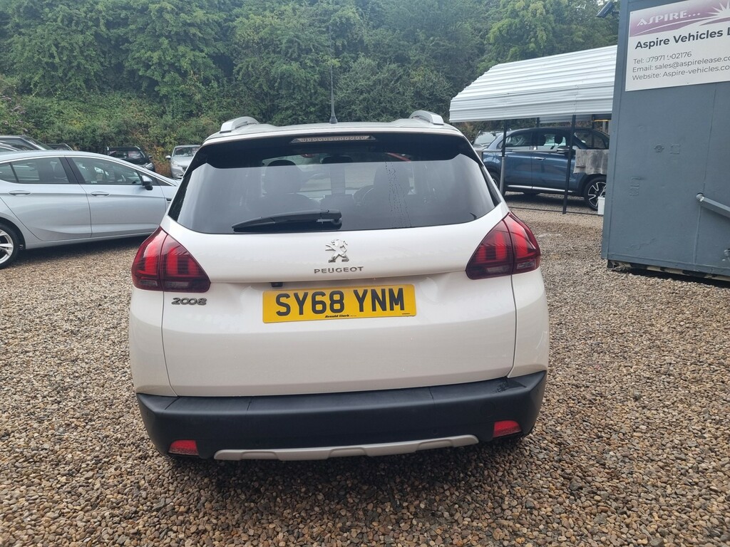 Peugeot 2008 1.2 Puretech Allure Premium White #5