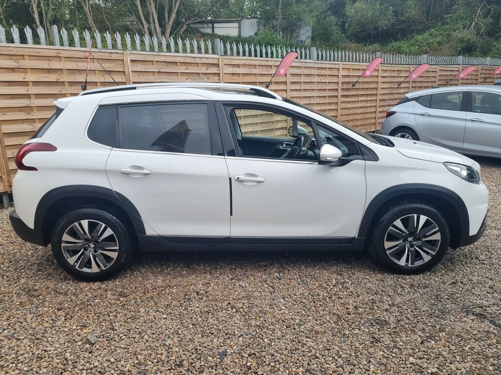 Peugeot 2008 1.2 Puretech Allure Premium White #4