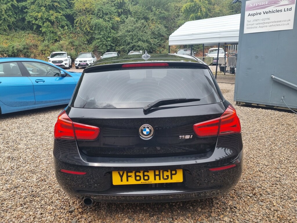 BMW 1 Series 1.5 118I Se 5-Door Black #5