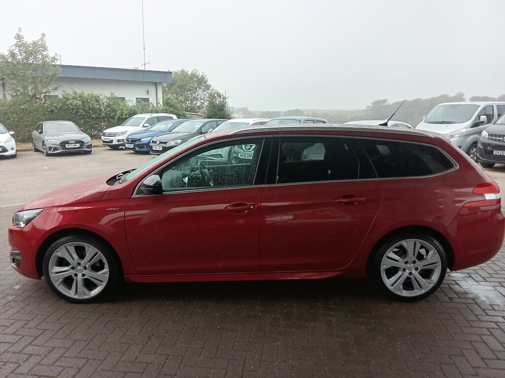Peugeot 308 SW 1.6 Bluehdi Gt Line Red #4