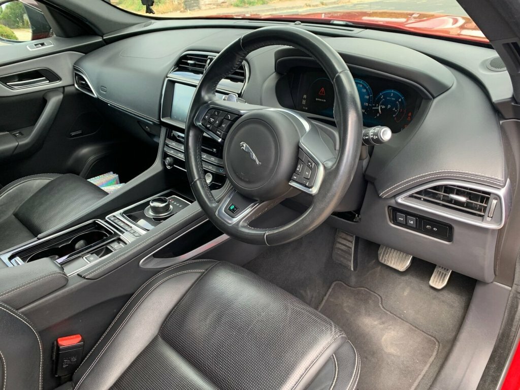 Jaguar F-Pace 2L R-sport Red #2