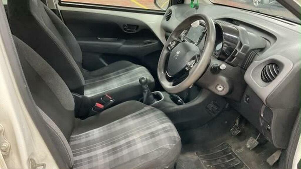 Peugeot 108 1.0 72 Allure 2-Tronic Red #8