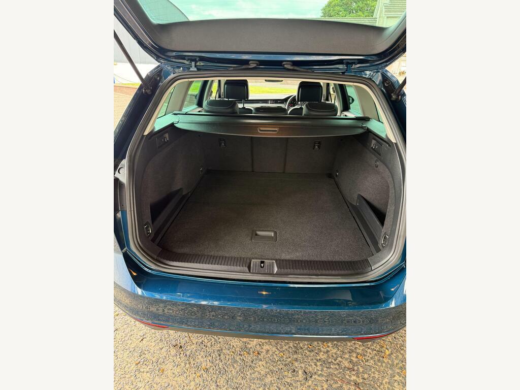 Volkswagen Passat Mk8 Facelift Est 1.5 Tsi 150Ps R-line Evo Grey #41