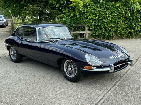 Jaguar E-Type 22 Blue